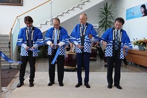 De officiële openingsceremonie van de nieuwe productielijn van Aquarea.