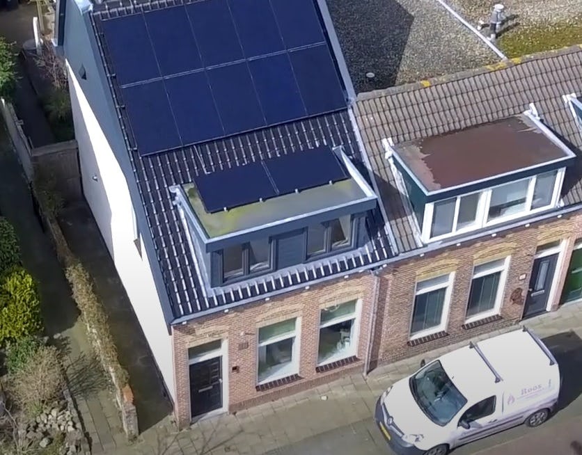 Het 130 jaar oude huis van de familie Roos.