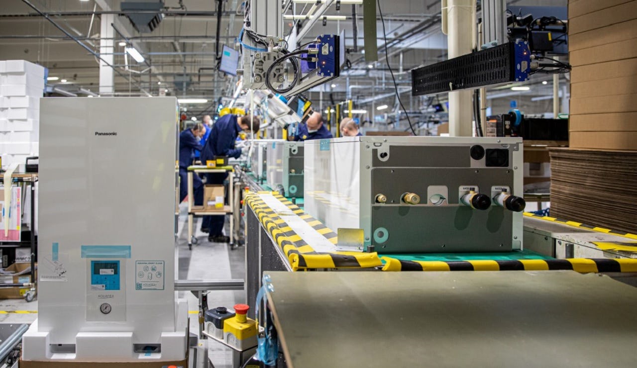 Warmtepompproductie in een fabriek van Panasonic.
