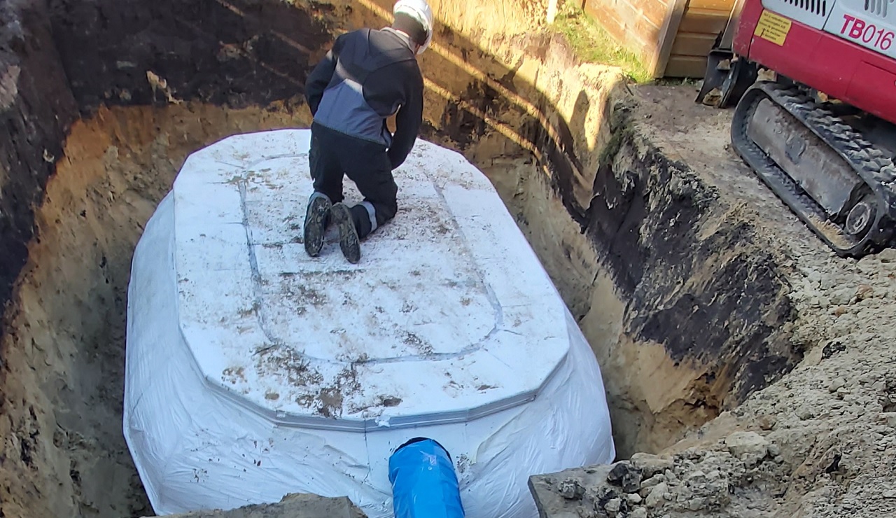 In een achtertuin ingegraven Borg Energy Storage.