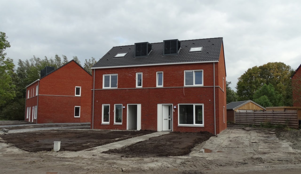 Nieuwbouwwoningen in Noord-Groningen, voorzien van een dakkap van Breman (foto: Bas Roestenberg).