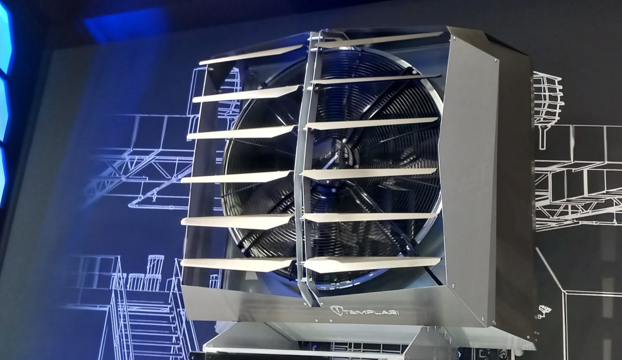 De binnenunit lijkt sprekend op een watergevoede heater, maar dan met een wat Italiaanser design.