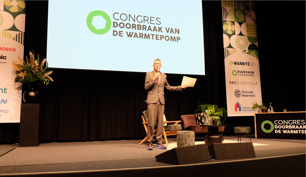 Het Nationaal Warmtepomp Trendrapport 2024 werd op 15 november tijdens het congres Doorbraak van de Warmtepomp, met Dolf Jansen als dagvoorzitter, gepresenteerd.