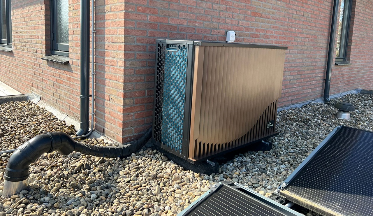 Pomp AO van DeWarmte.