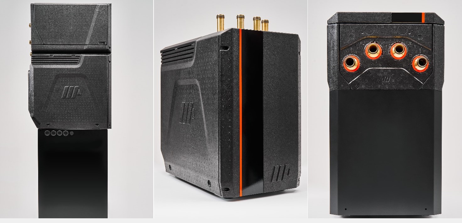 De nieuwe Triple Solar 5-warmtepomp, met de compressormodule (midden), deze module aan de bovenkant (rechts) en als 'toren' (midden) met naast de compressormodule, een hydraulische module en eventueel een thermische batterijmodule voor warm tapwater.