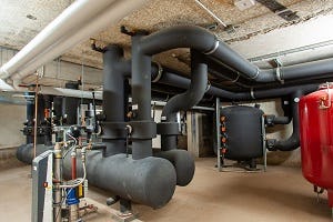 De wko-verdeler onder Central Plaza die voor
verwarming en koeling zorgt. 