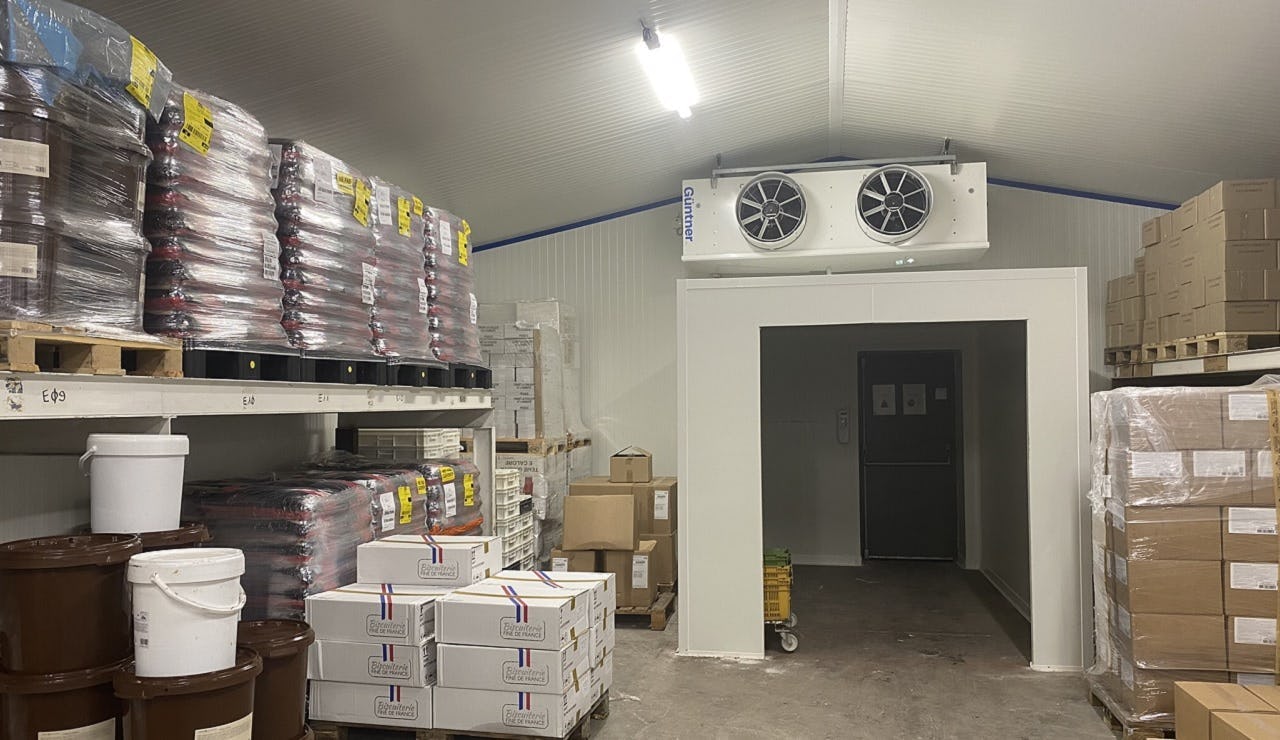 Een van de bewaarruimtes van Maison Pécou, voorzien van een nieuwe verdamper van Güntner.