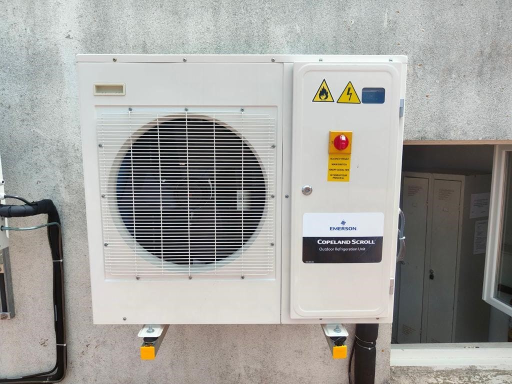 Onderdeel van de installatie is een Copeland ZXLY-040E-TFD condensingunit.