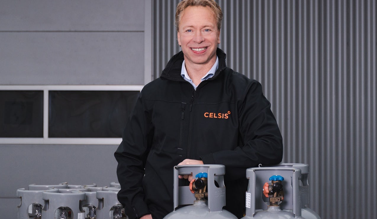 Edwin Ernste: “Koudemiddelen met een hoog GWP worden minder
geproduceerd en verhandeld. Dit leidt tot het marktmechanisme waarbij door schaarste de prijzen omhoogschieten.”