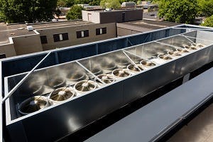 Geluidsscherm met roosters (foto: Merford).