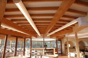 Led-verlichting onder een lichtdoorlatende slang (beeld: Prihoda).