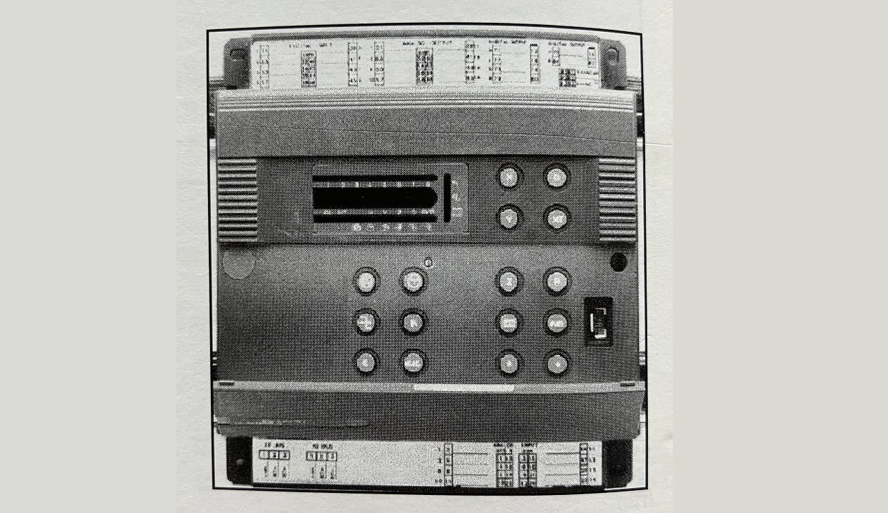 Een afbeelding in het artikel van 25 jaar geleden: een digitale regelaar voor middelgrote en grote installaties.