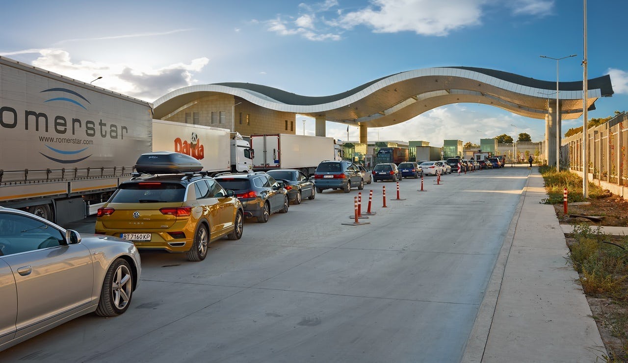 De Bulgaarse grensovergang bij Lesovo. Deze locatie werd in het verleden regelmatig gebruikt om illegaal koudemiddel vanuit Turkije de EU binnen te smokkelen.