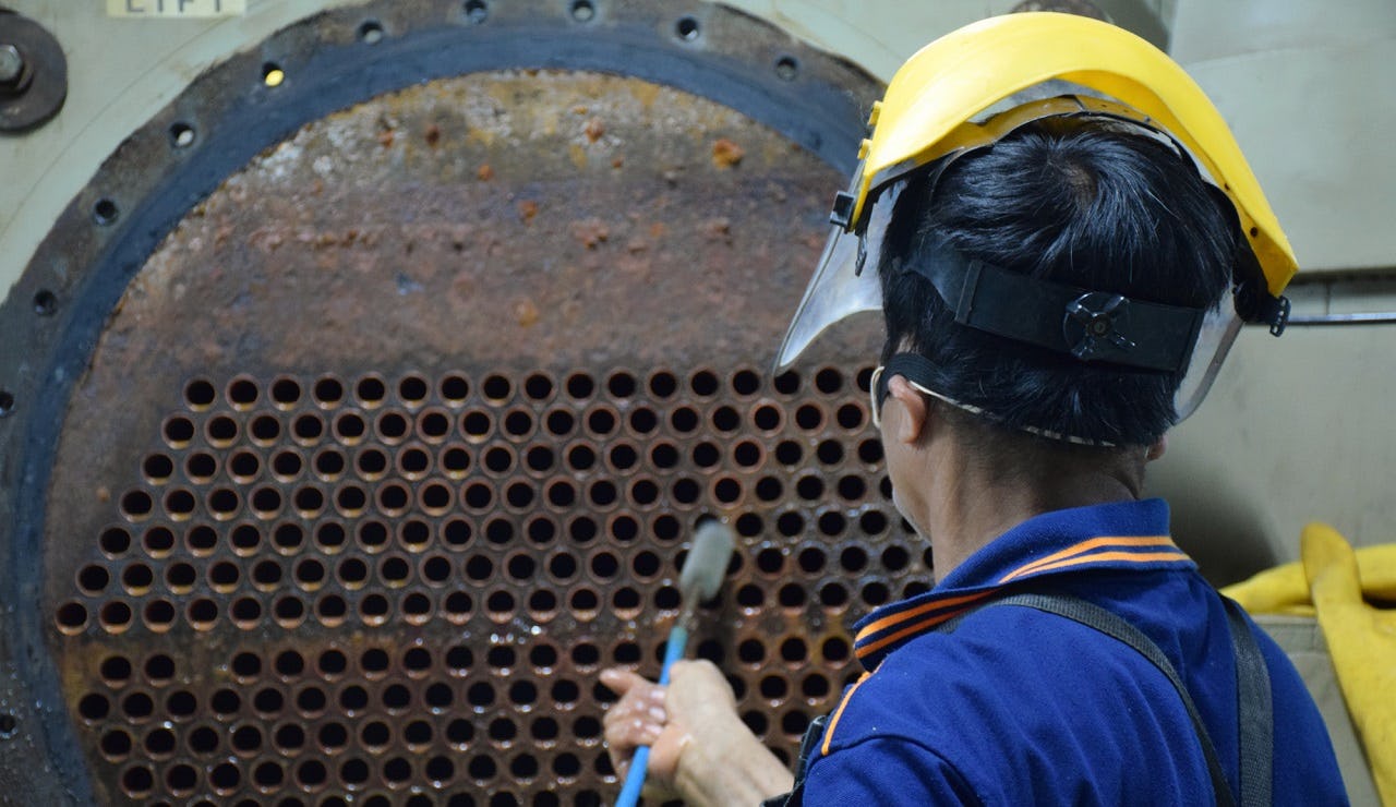 Reiniging van een shell & tube-wisselaar.