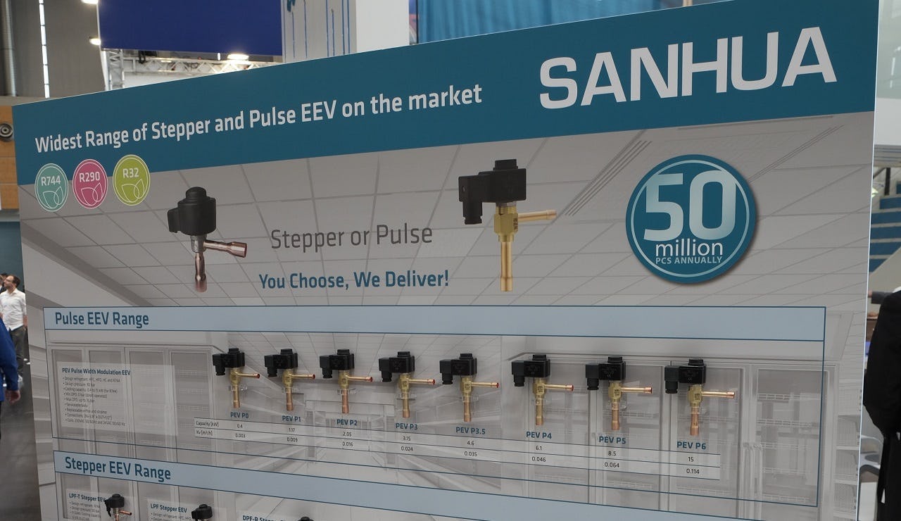 Display met elektronische expansieventielen.