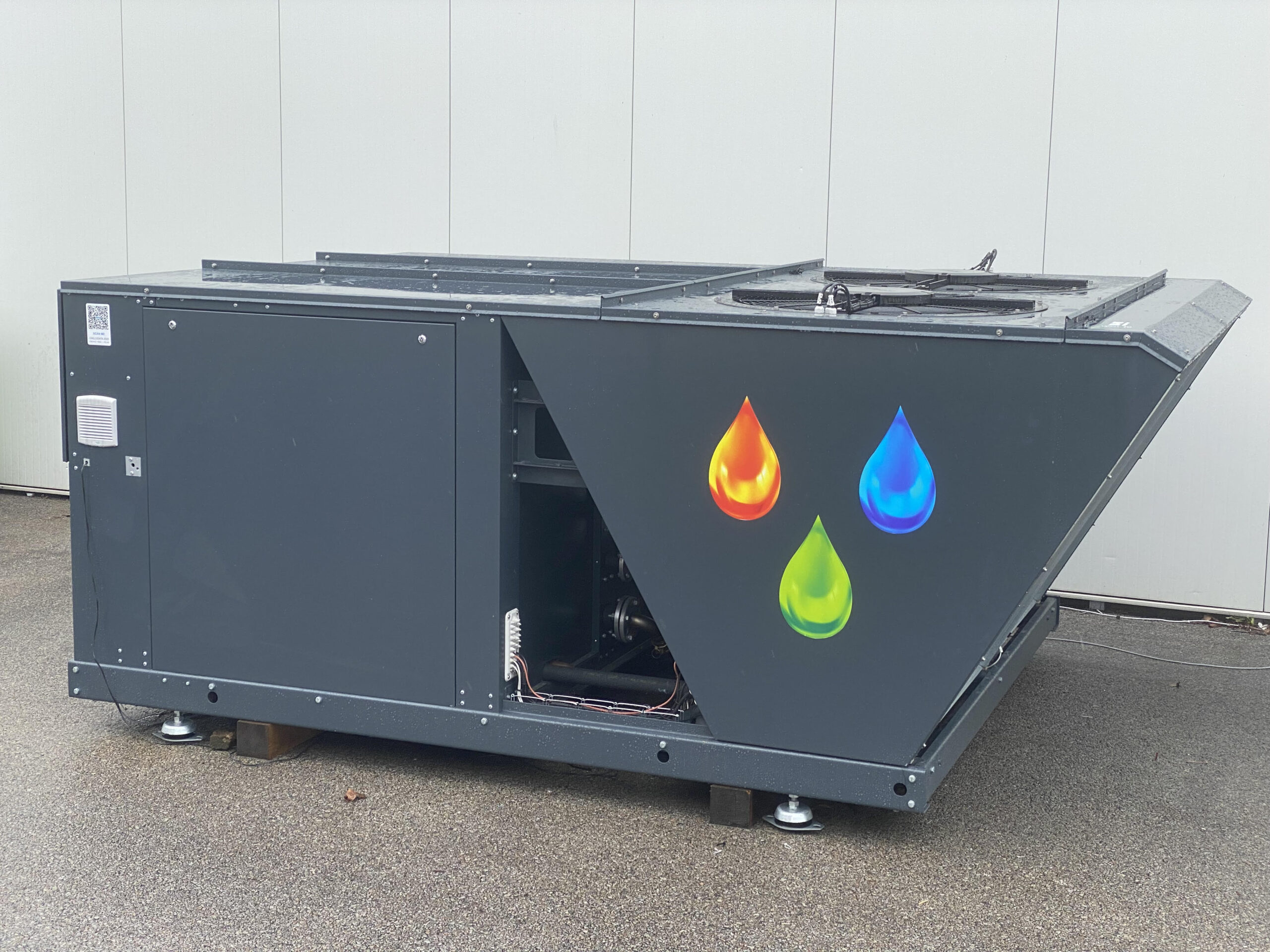 Het buitendeel de TripleAqua is een monoblock-model.