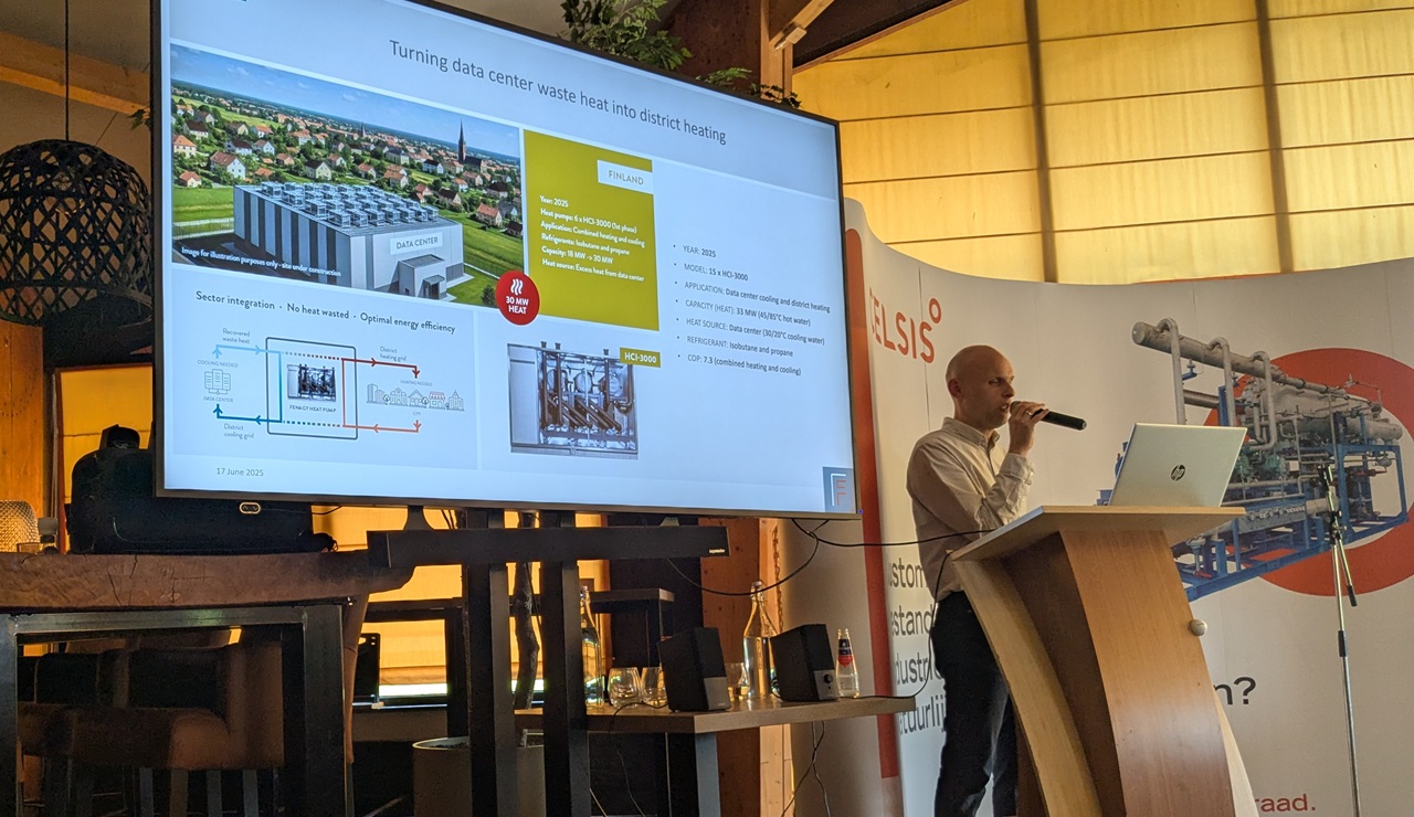 Klaus Hoberg Jensen van Fenagy, tijdens het seminar van groothandel Celsis over warmtepompen.