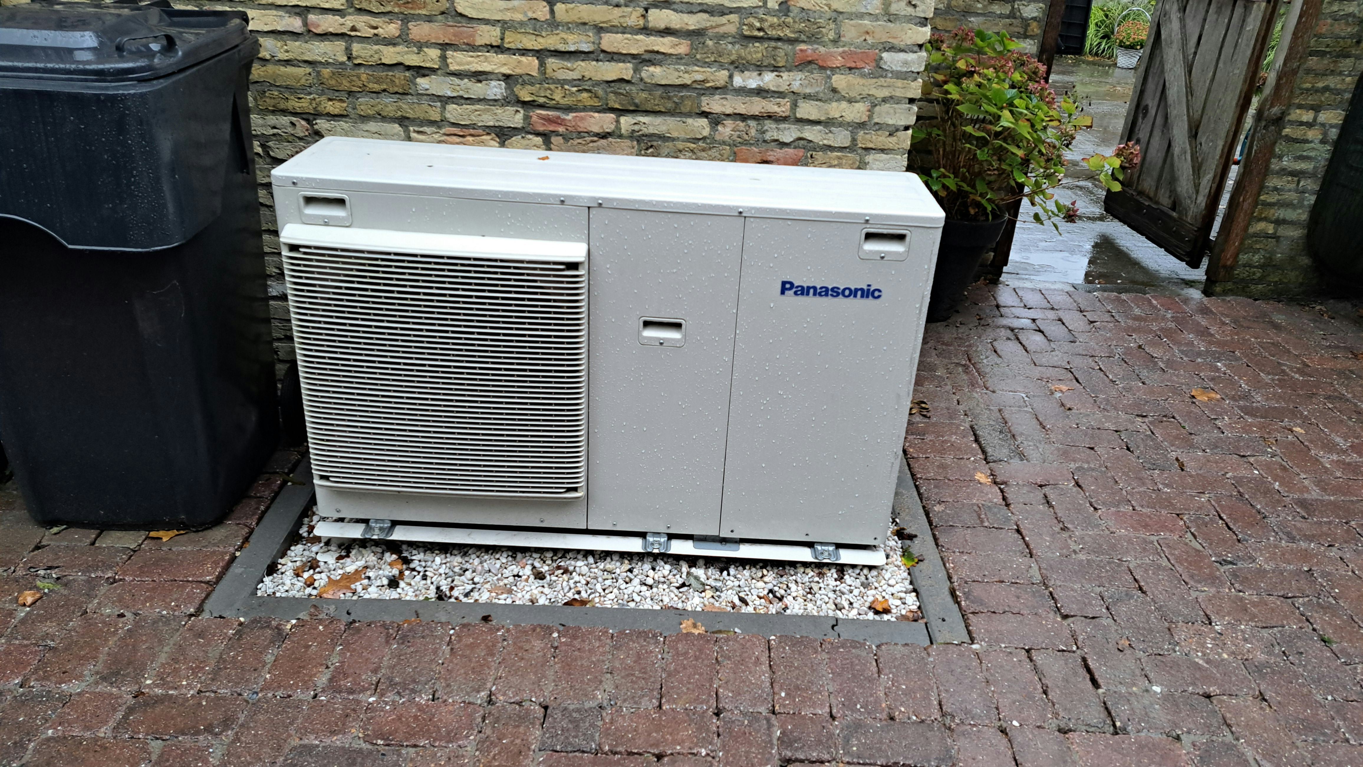 De Panasonic-warmtepomp met een vermogen van 9 kW (bij +7 °C).