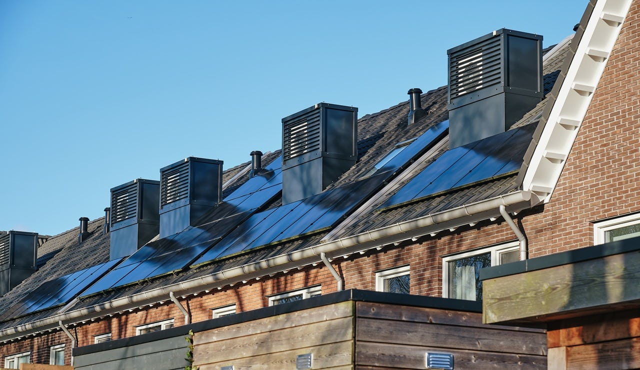 Lucht/water-warmtepompen bij een project in Assen (Foto: VeugerStock/Shutterstock.com),