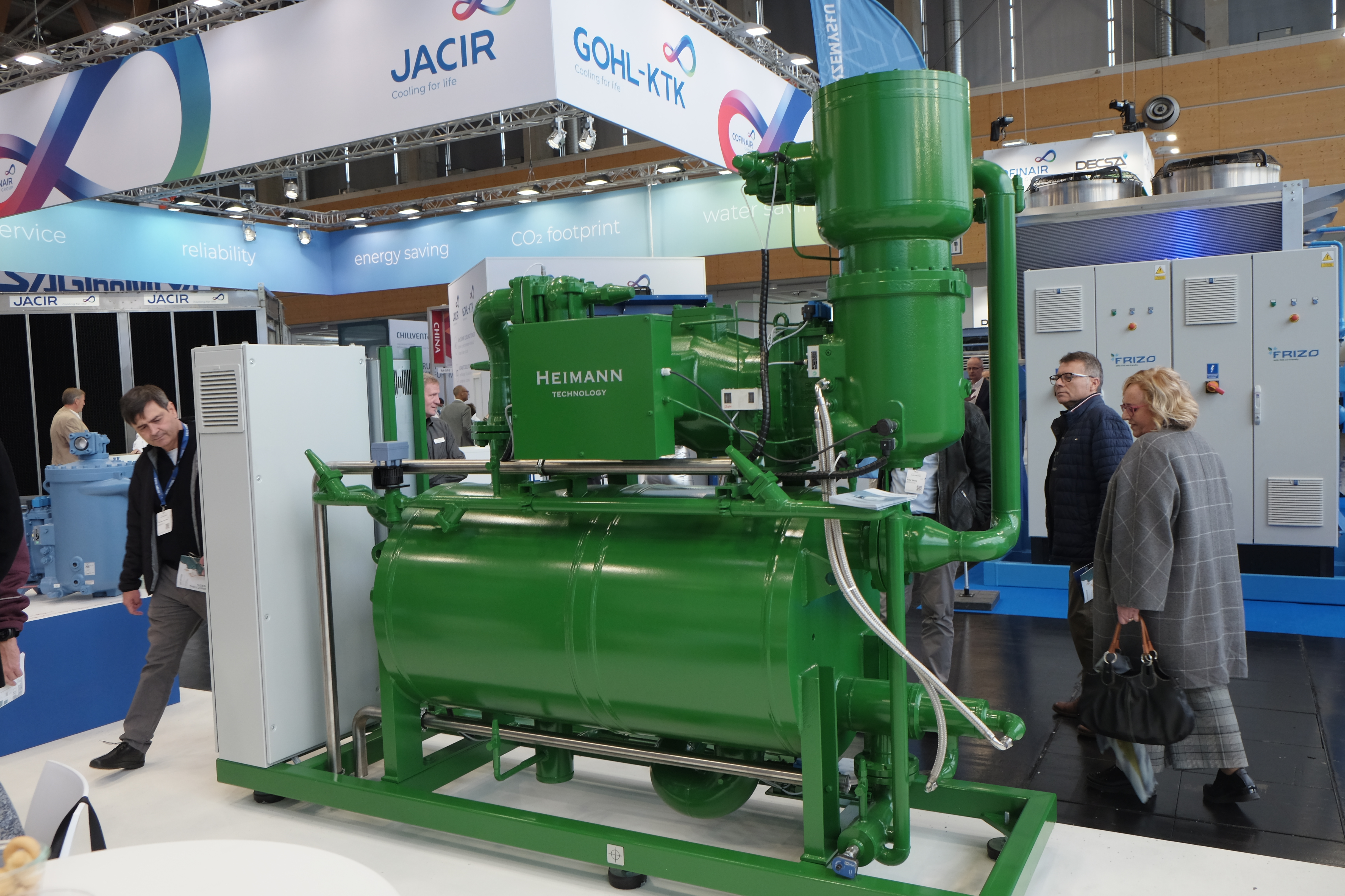 Ammoniakchiller (gefotografeerd op de Chillventa) met verdamper, oliekoeler en condensor in één.