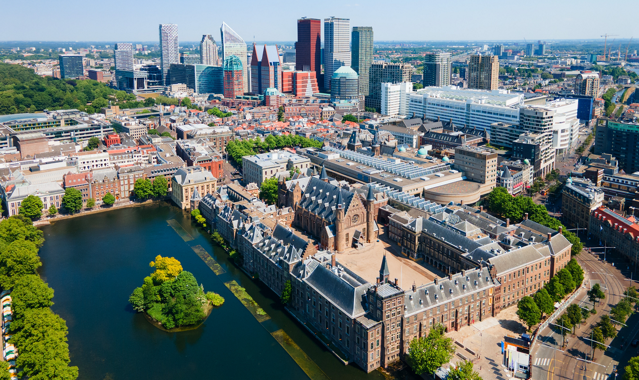 De kans lijkt groot dat volgend jaar onder de Hofvijver een wko wordt gerealiseerd. Beeld: saiko3p/Shutterstock.com