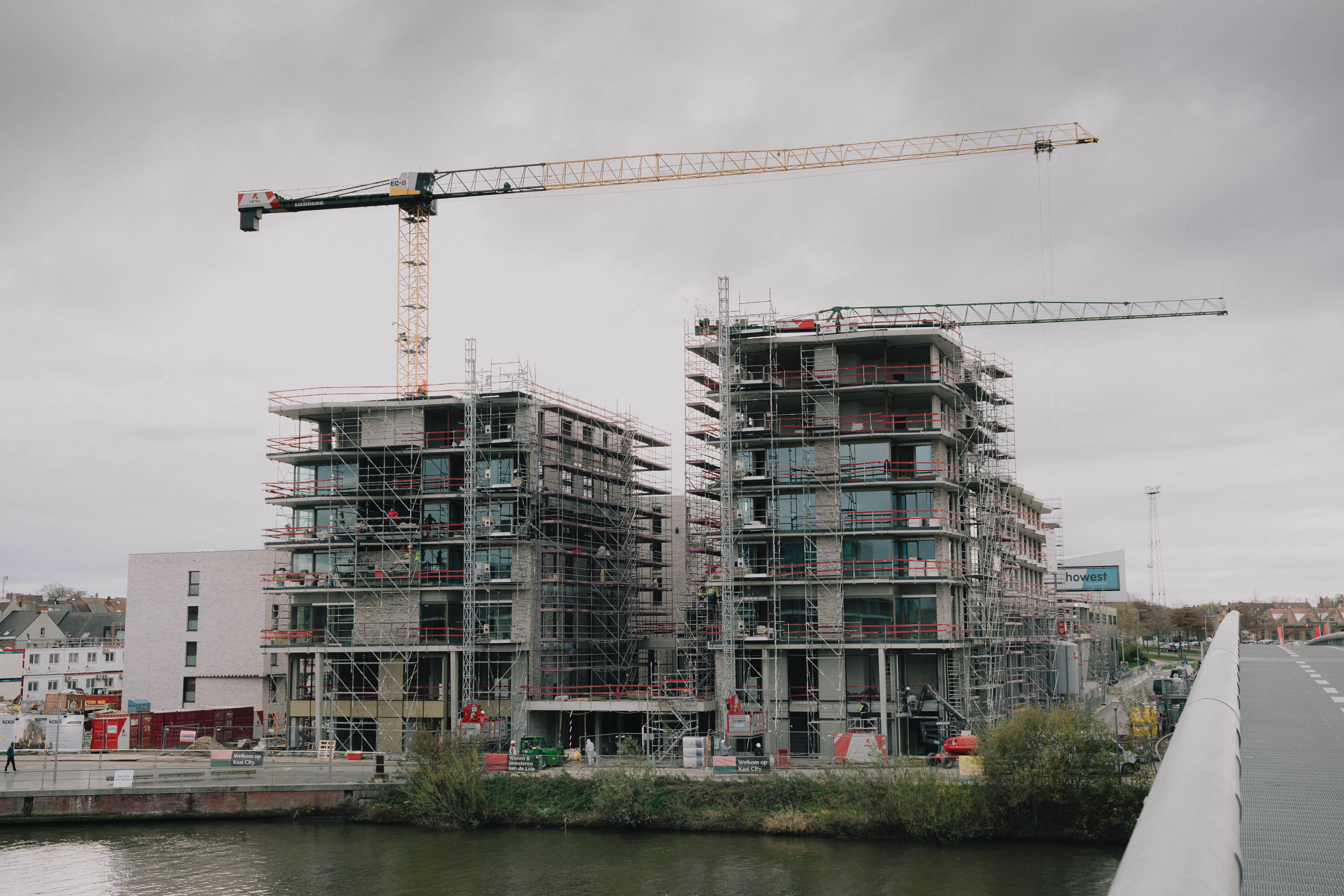Kaai City wordt verwarmd met zes warmtepompen met de rivier de Leie en de bodem als bronnen.