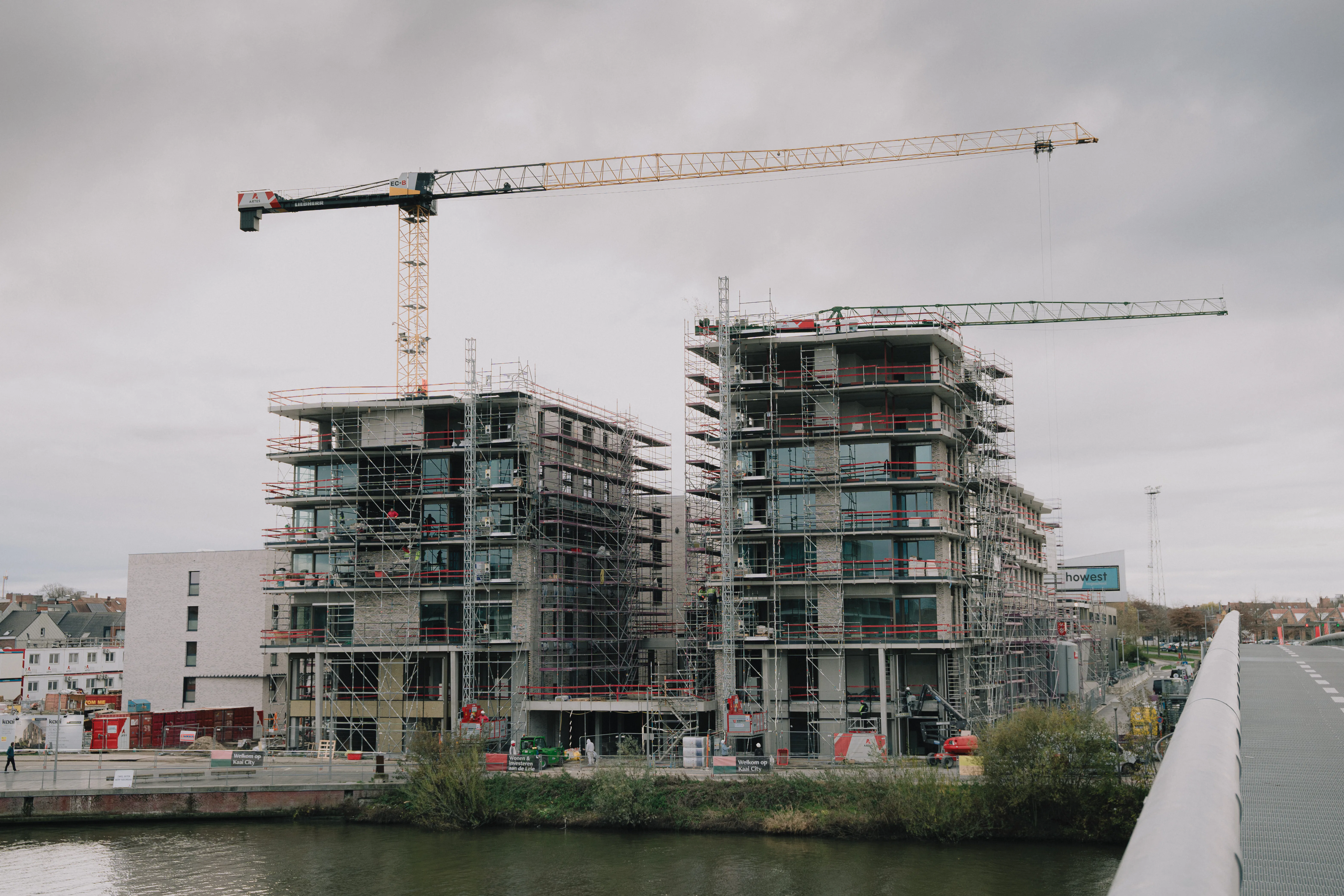 Kaai City wordt verwarmd met zes warmtepompen met de rivier de Leie en de bodem als bronnen.