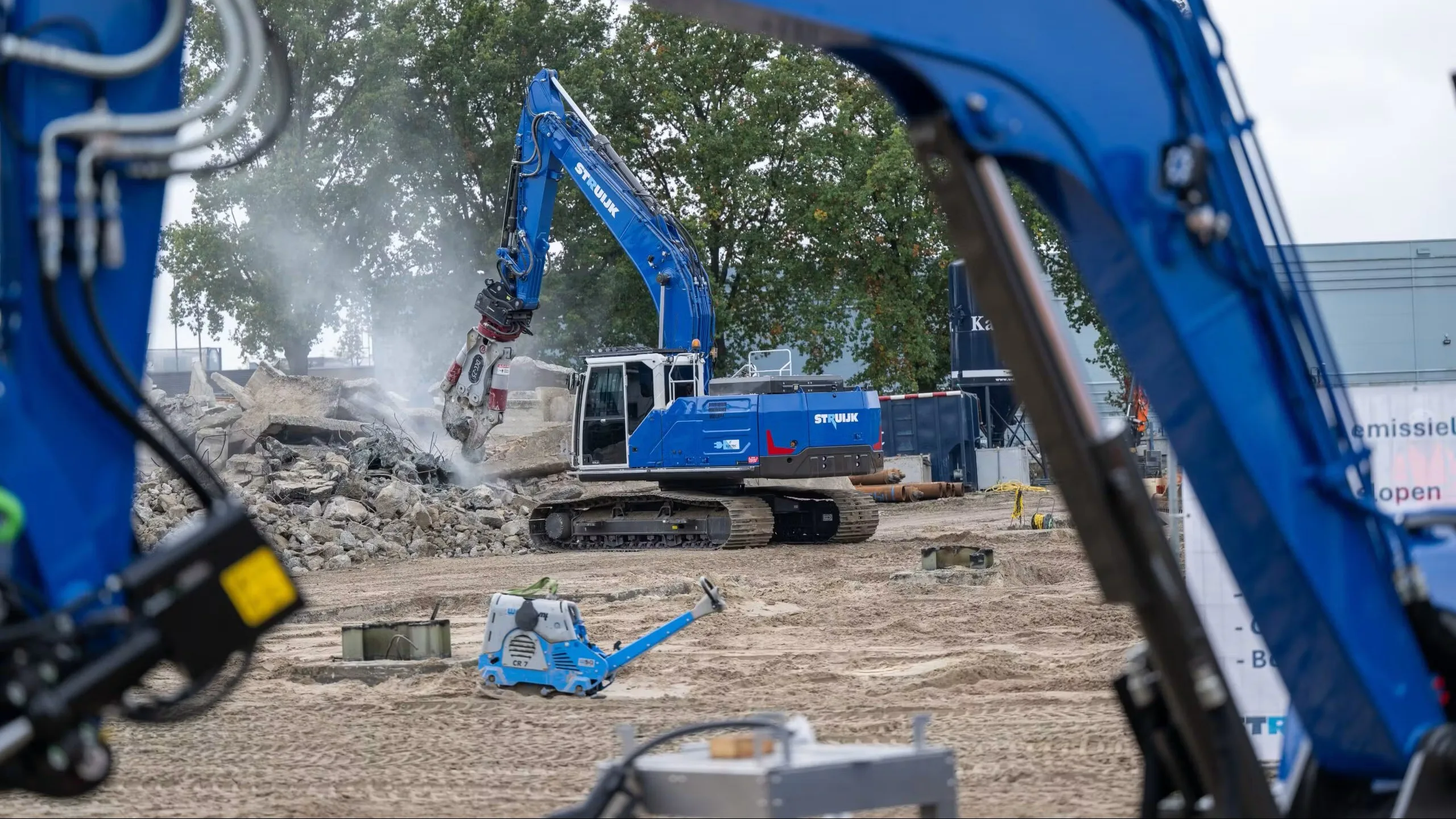Het RVB kijkt, als het om zero emissie gaat, specifiek naar de emissies van bouwmachines en bouwtransport op, van en naar de bouw- en beheerplaats, en niet direct naar de milieu-impact van materialen zelf. Foto: Michel Velderman.